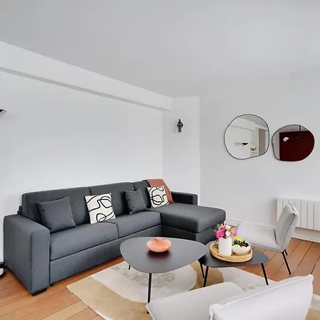Cmg - Magnifique Triplex, Refait A Neuf Dans Une Rue Prisee De Paris-6P Париж