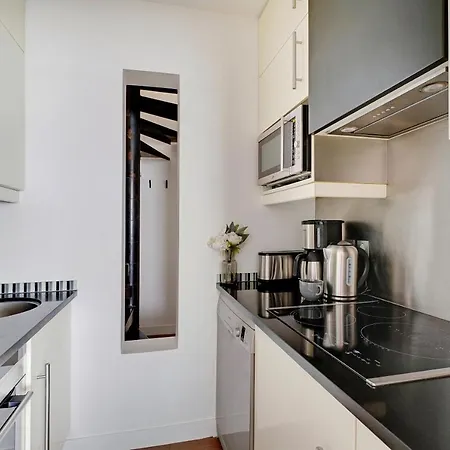 Cmg - Magnifique Triplex, Refait A Neuf Dans Une Rue Prisee De Paris-6P Париж