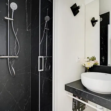 Apartament Cmg - Magnifique Triplex, Refait A Neuf Dans Une Rue Prisee De Paris-6P